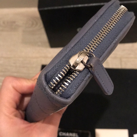 Chanel lavender wallet SHW zip around - Picture 4 of 8